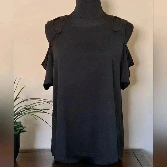 ❤️ Cold Shoulder Black Top Medium - Picture 3 of 13